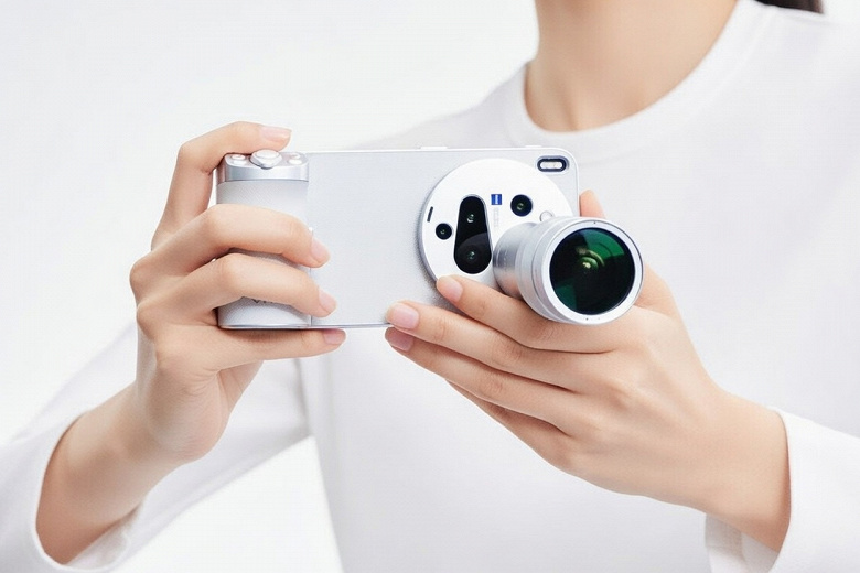 Стабилизация на уровне карданного подвеса. Новейший телеобъектив Thanos с оптикой Zeiss дебютирует в Vivo X300 Ultra